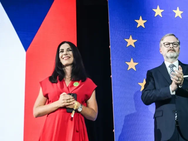 Kolegové děkují Fialovi, podle Pekarové Adamové byl nejlepší premiér v novodobé historii