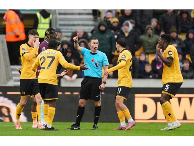 Krejčí a spol. upadli v nemilost. Kouč tým hájil, hádal se s rozzuřeným davem