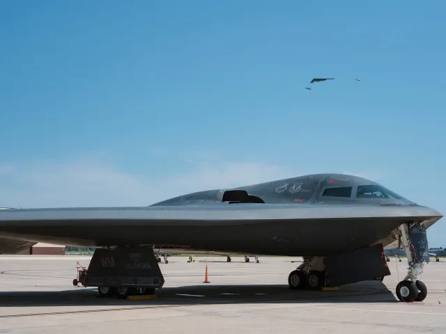 Část jádra v íránském Isfahánu je příliš hluboko. Američané tam vzdali útok ničivou superbombou