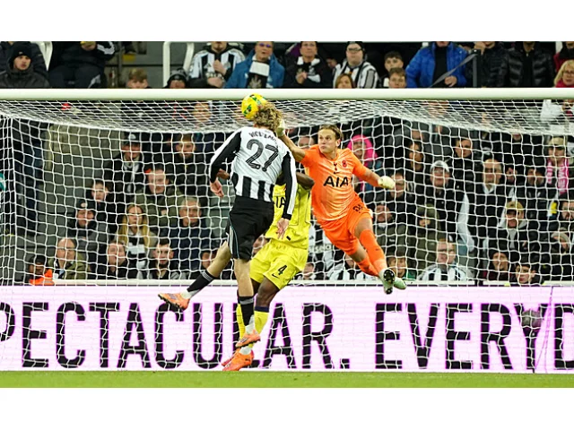 Woltemade ztrestal nejistý výběh Kinského, Tottenham v Ligovém poháru skončil