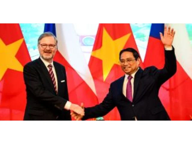 Česká politika mezi demokratickým Slovenskem a komunistickým Vietnamem