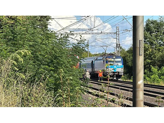 Srážky vlaků s člověkem brzdily železnici. Stála trať z Prahy i koridor u Pardubic