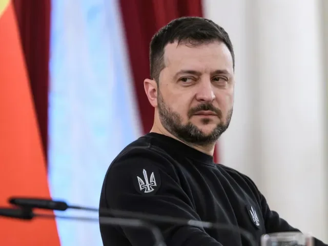 Američané míří do Rijádu na úterní jednání s Rusy o konci války. Zelenskyj pobývá „vedle“ v Emirátech