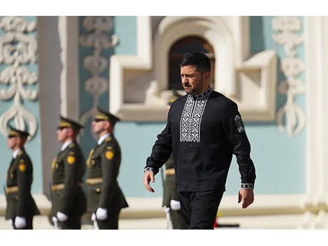 Zelenskyj vyzval spojence, ať uvalí sankce na Rusko. Ukrajinci pak zaútočili na rafinerii