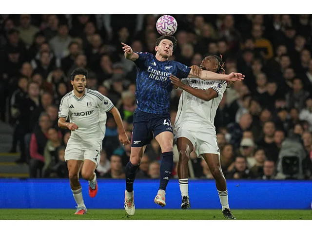 Krejčí vlastním gólem uzavřel porážku. City pomohl Haaland, Arsenal zůstává v čele