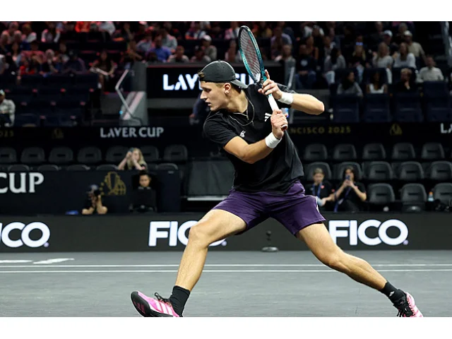 Menšík v Pekingu zvládl první kolo, dál jdou i Muchová, Krejčíková a Bouzková