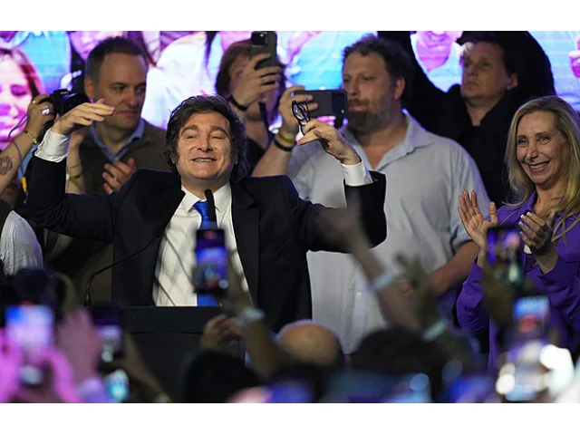 Milei uspěl v testu popularity. Jeho strana ovládla argentinské parlamentní volby