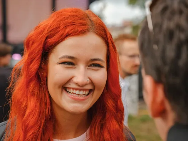 Pozdvižení kolem mladé pirátské poslankyně Demetrashvili: ještěr Benda, staré tweety i podpora