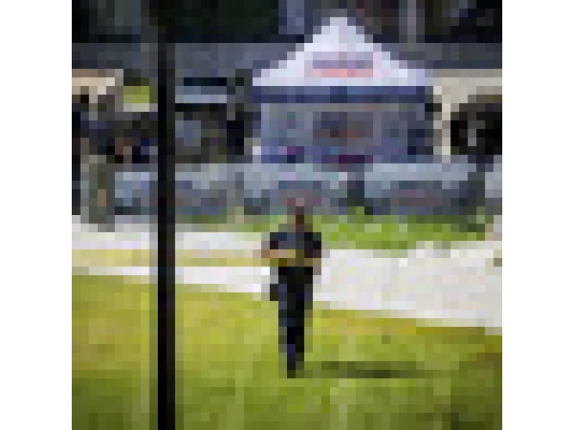 FBI zveřejnila nové video podezřelého z vraždy Charlieho Kirka