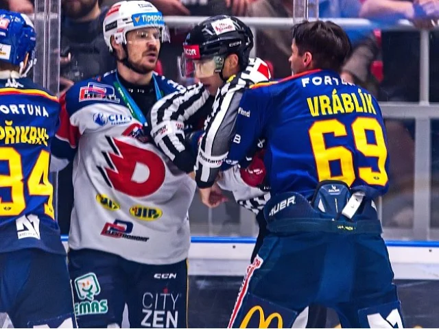 Mistrovská Kometa ještě neztratila, porazila Vítkovice. Pardubice i Sparta padly