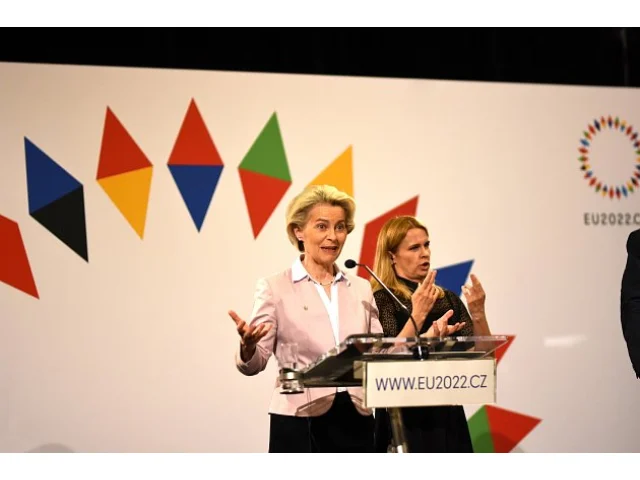 Dvojitý pokus o odvolání nevyšel. Von der Leyenová i komise zůstávají