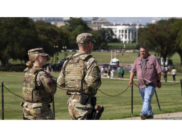 Trumpovy maskáčové hlídky jako výstraha politické konkurenci? Národní garda pochoduje demokratickými městy