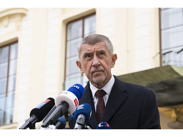 Babiš tepe Fialu za rozpočet, prezidenta žádá o pomoc. Vznik vlády se může zdržet