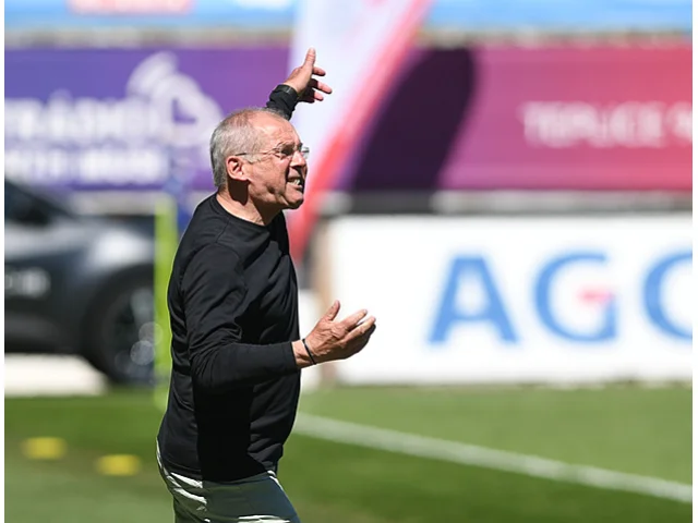 Rada k (ne)faulu: Trenéry vyhazují jako hrušky, ale rozhodčí kritizovat nesmíme?