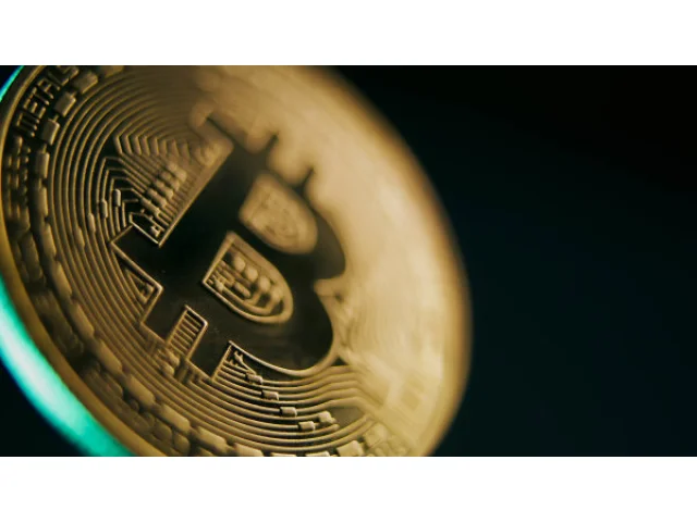 Efekt Trump vyprchal. Bitcoin ztratil pětinu hodnoty, co stojí za propadem kryptoměn?