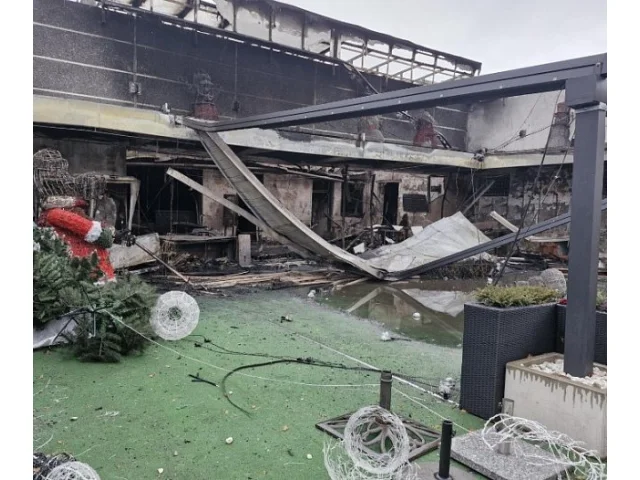 Je jasno. Požár PamPamu způsobily svíčky z piety před pizzerií, oznámili hasiči