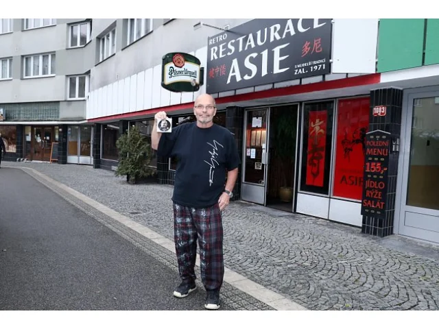 Překvapení v Ano, šéfe! Samolepku dostal i Pohlreich. Dám ji nad postel, slíbil