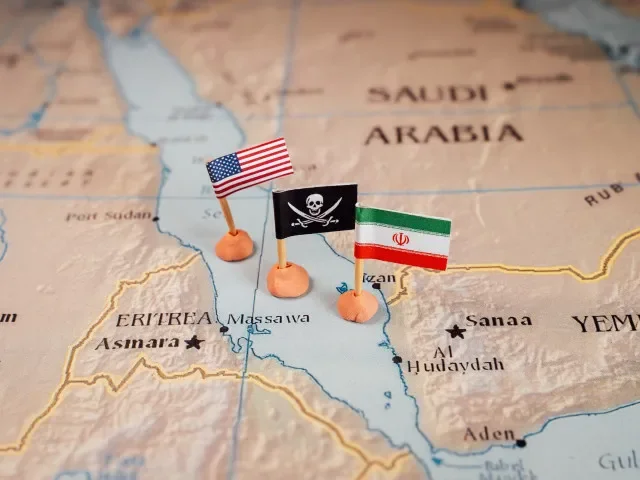 Udeříme proti Húsiům? Zaskočený novinář svědkem důvěrné debaty. Idiot! schytal únik Trumpův rádce