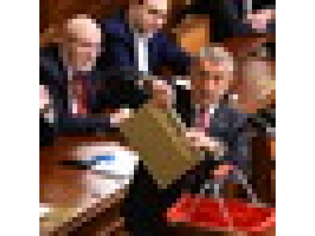 ŽIVĚ: Schůze Sněmovny ke střetu zájmů Andreje Babiše