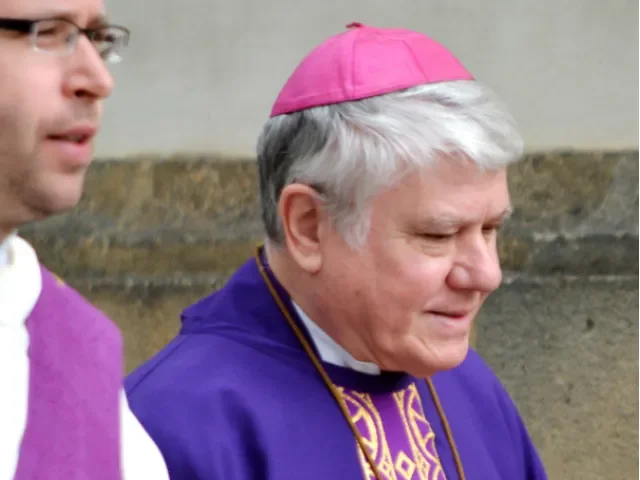 Papež přijal rezignaci biskupa Václava Malého. Dnes slaví bývalý disident a mluvčí OF 75 let