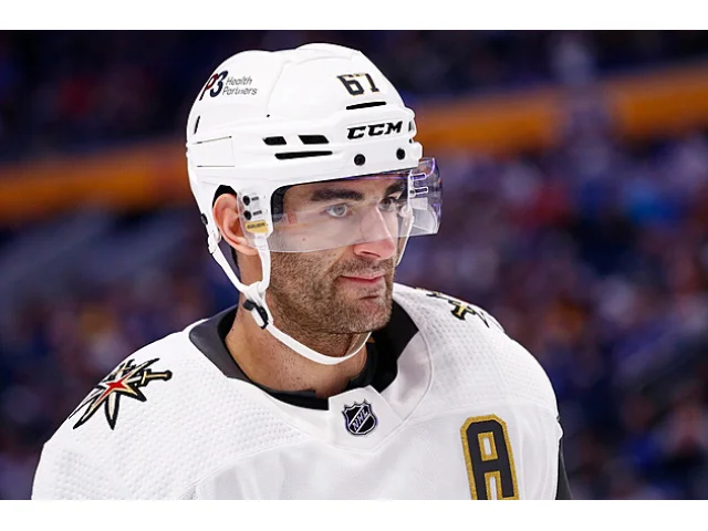 Přežil děsivý střet s Chárou, v Kanadě ho milovali. Americký veterán v NHL končí