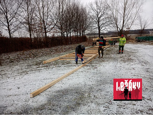 Režisér Magnusek po tříleté pauze rozjíždí natáčení Ležáků, osada vzniká virtuálně