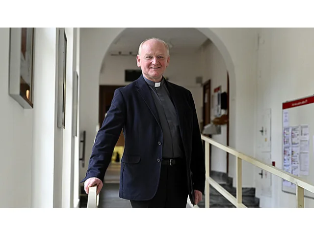 Akademický senát pražské teologické fakulty schválil návrh na odvolání děkana