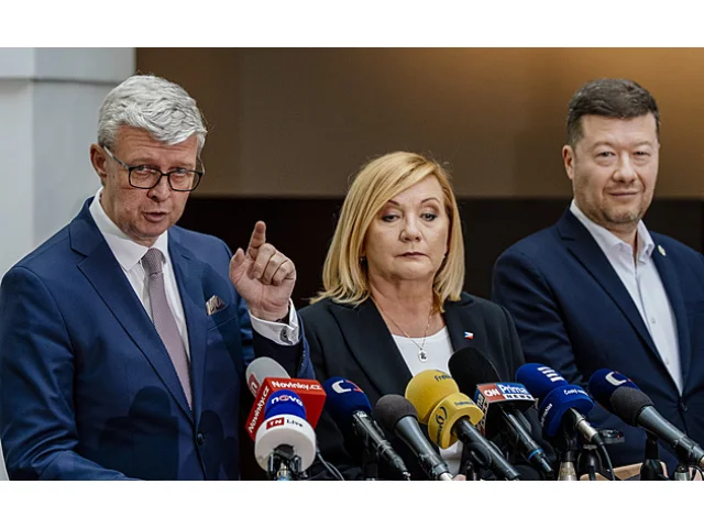 Budoucí opozici vadí, že vládní poslanci podepíší dodatek ke koaliční smlouvě