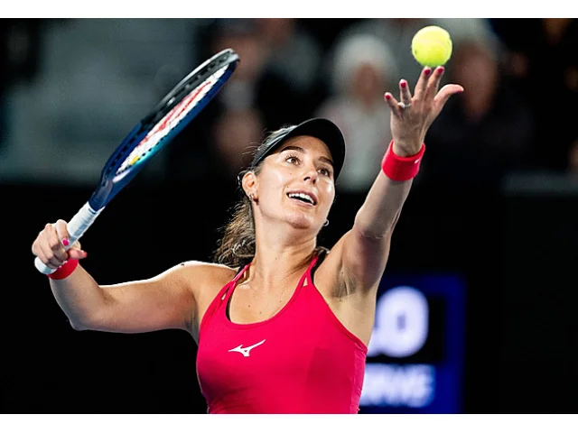 Jsem první aktivní tenistka, která si nechala zvětšit prsa, chlubí se Dodinová