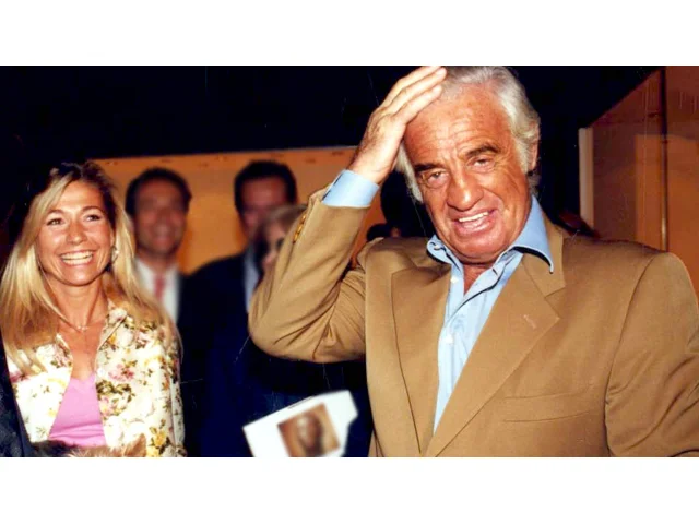 Než dnes večer bezmyšlenkovitě přepnete na nesmysl, pusťte si tohle špionážní drama s legendárním francouzským hercem v hlavní roli