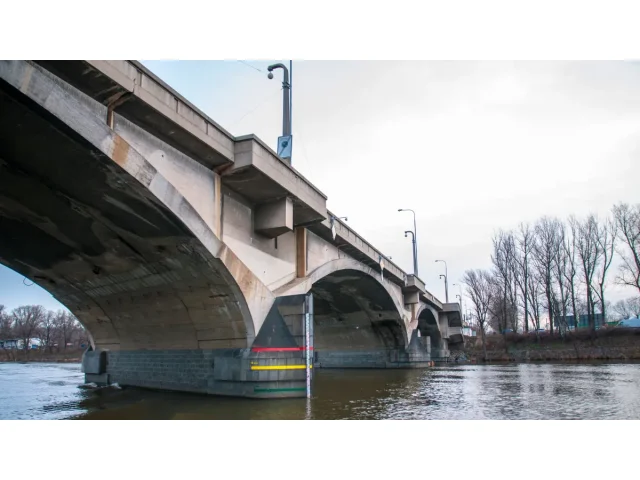 Libeňský most se dál bourat nesmí, potvrdil šéf antimonopolního úřadu. Alespoň zatím