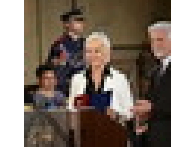 Pavel udělil nejvyšší vyznamenání Svěrákovi, Navrátilové či Drábové