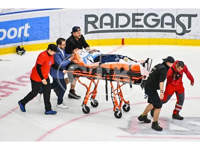 Útočník Vlach má poraněnou páteř. Je po operaci a čeká jej pauza