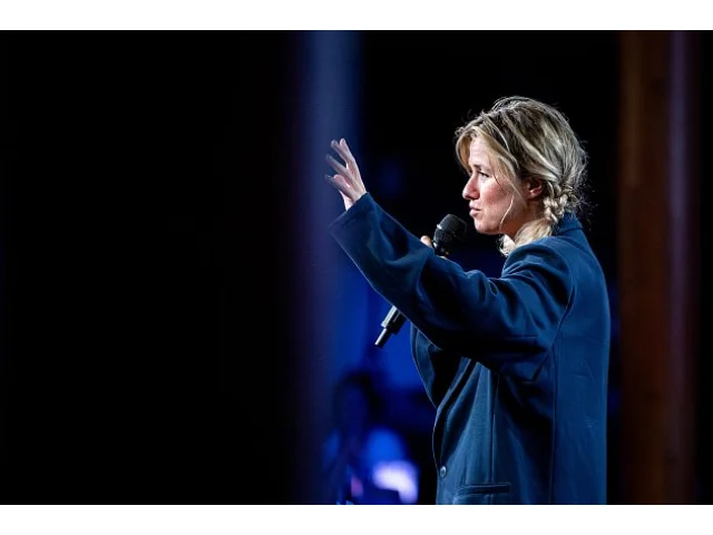 Emma Smetana řeší svou tvorbu s dcerami. Osmiletá Lennon má cenné připomínky