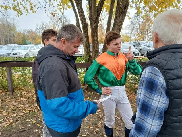Táta a syn ve Velké pardubické. Jak si kluk vedl, sondoval Novák v nemocnici