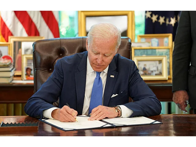 Autopen je legální, o každé milosti jsem rozhodl, brání se Biden Trumpovu nařčení