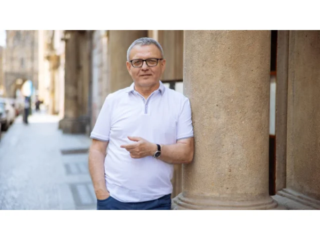 To je jedno, co máte za program. Zaorálek obhajuje pakt s komunisty i referendum o EU a NATO, svět se prý změnil