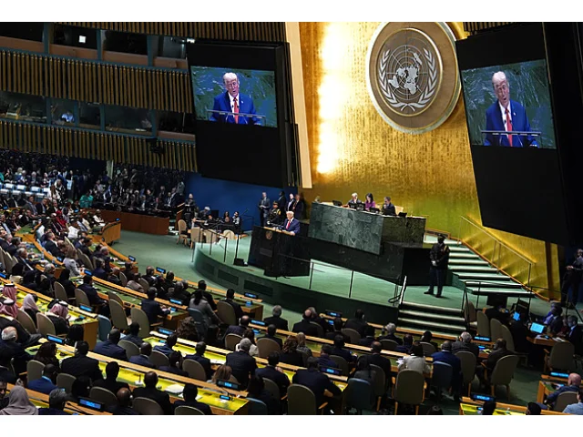 Trumpovi v OSN vypadlo čtecí zařízení. Evropa jde kvůli migrantům do pekla, řekl