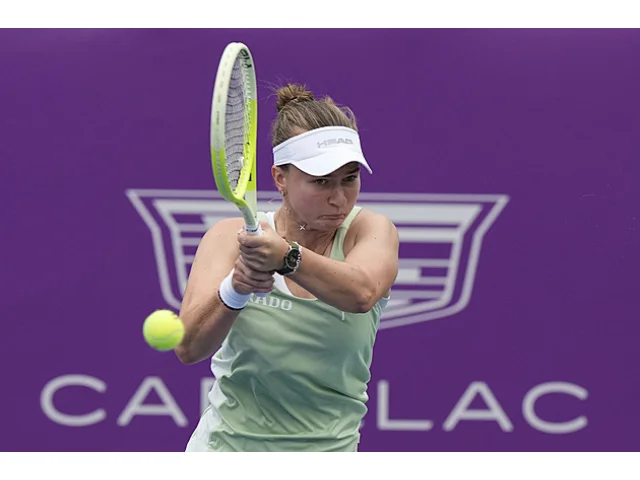 Krejčíková v Pekingu smetla Blinkovou, v poklidu postupuje i Bouzková