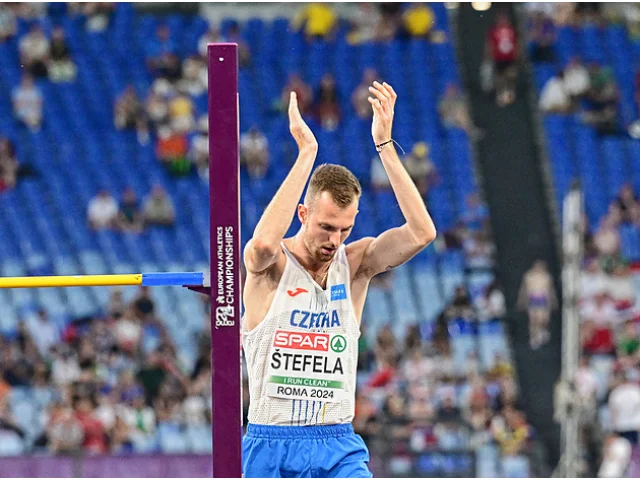 Atletika ONLINE: Začíná halové ME, Štefela kvalifikaci zvládl, Švábíková v ní bojuje