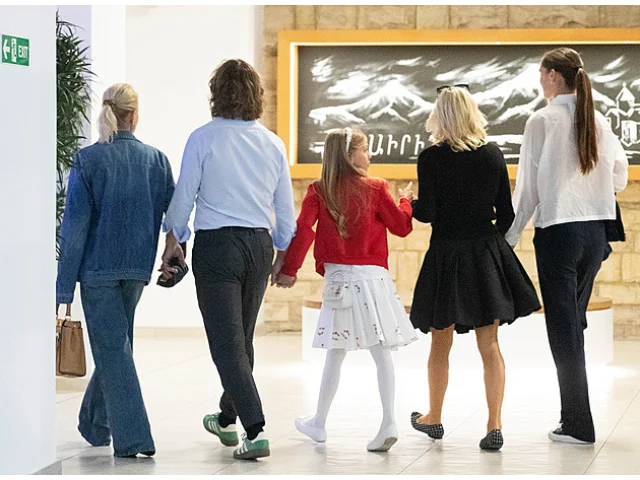 Krize se nekoná? Zamilovaní Pavel Nedvěd a Dara Rolins šli ruku v ruce Prahou