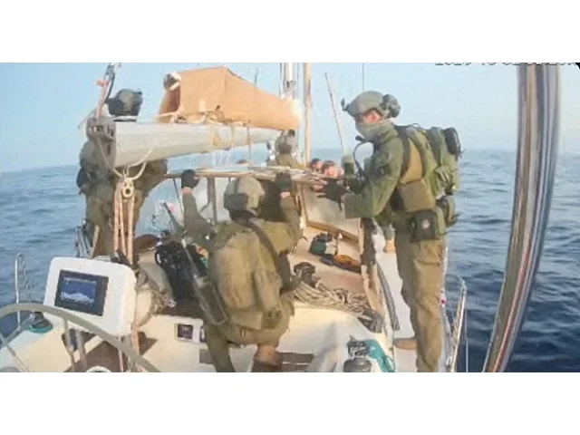 Zadrženou Češku z flotily navštívil český diplomat. Je OK, rozhodne se o deportaci