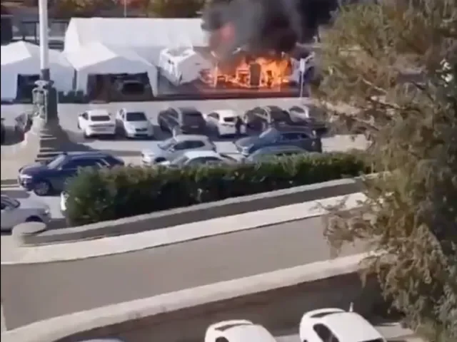 Před srbským parlamentem byl postřelen muž, prezident Vučič mluví o terorismu