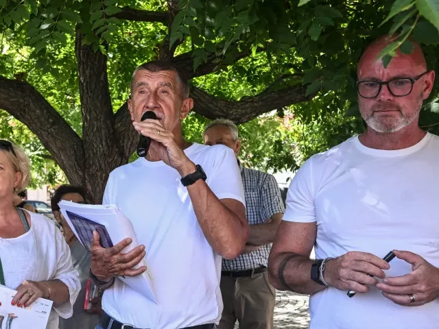 STEM: Čtyřicet dní před volbami vede ANO. Spolu mírně posílilo, SPD naopak slábne