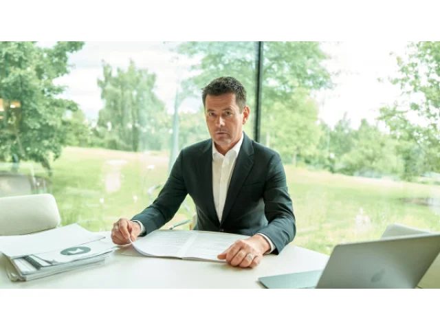 Komárek vstupuje mezi světovou elitu. Allwyn se spojí s řeckou loterijní společností OPAP a míří na burzu