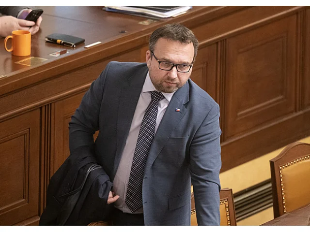 Přidání lidem pracujícím ve veřejném sektoru bude muset vyřešit až nová vláda