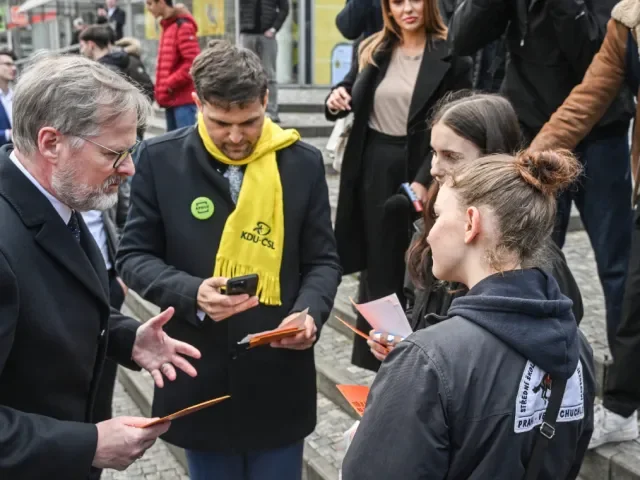 Fejková neohroženost Petra Fialy