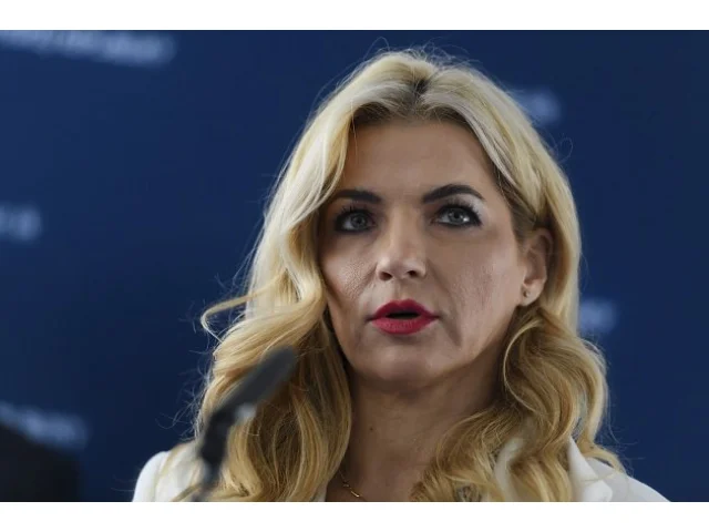 Luxus a šampaňské v době škrtů. Šimkovičová poletí do New Yorku za půl milionu