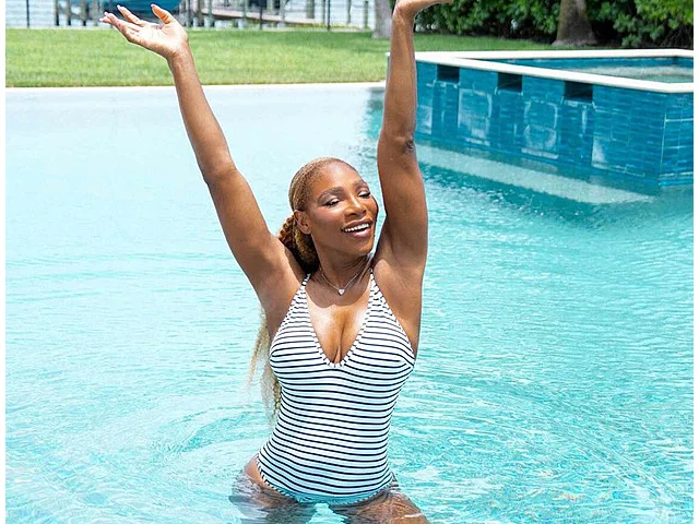 Serena Williamsová ukázala sexy postavu v saténovém prádle