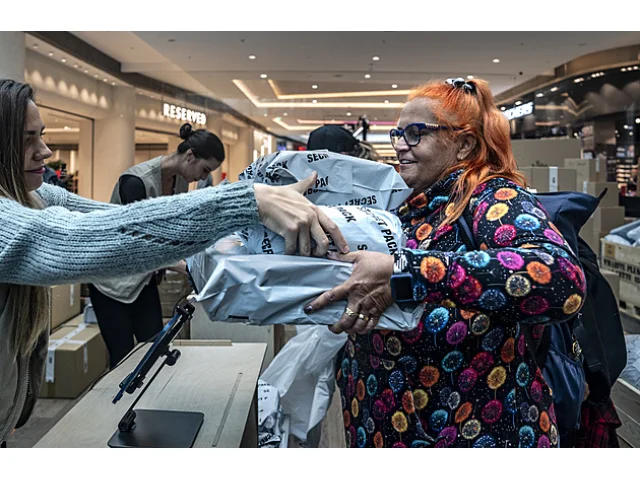 Jako ve Válce skladů, ale po česku. V Praze odstartovala loterie ztracených zásilek